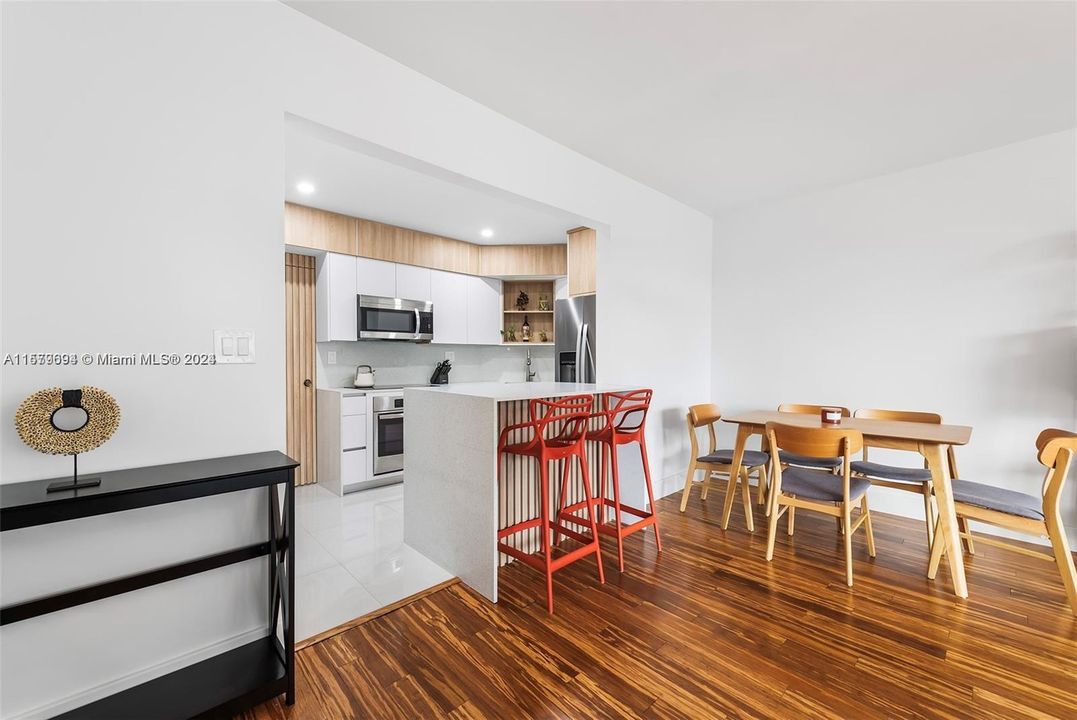 For Sale: $450,000 (1 beds, 1 baths, 787 Square Feet)