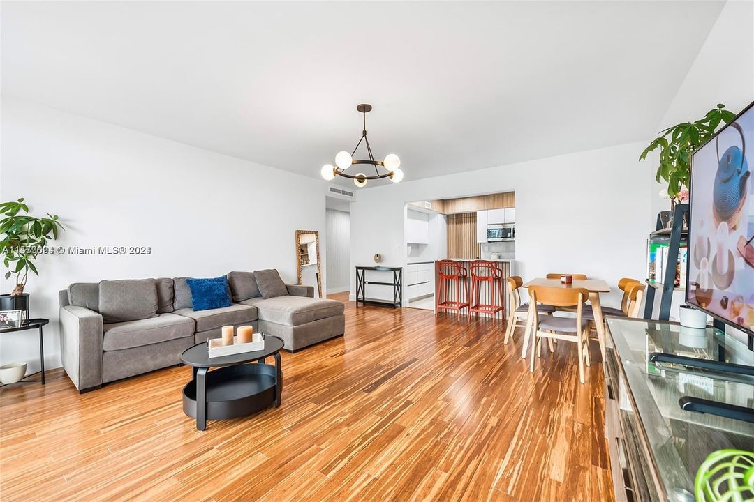 For Sale: $450,000 (1 beds, 1 baths, 787 Square Feet)