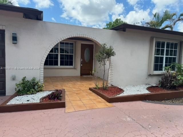 Active With Contract: $3,500 (3 beds, 2 baths, 1548 Square Feet)