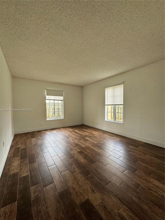 For Rent: $2,050 (1 beds, 1 baths, 810 Square Feet)