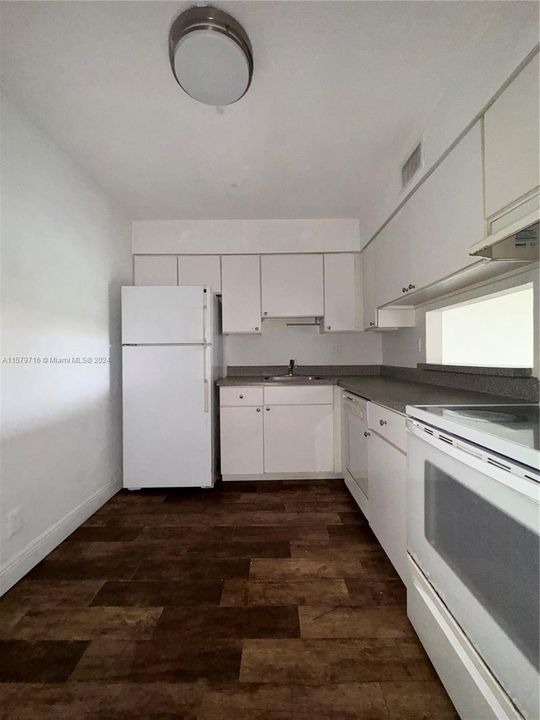 For Rent: $2,050 (1 beds, 1 baths, 810 Square Feet)