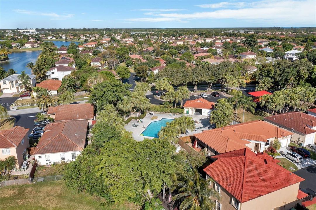 Active With Contract: $500,000 (3 beds, 2 baths, 1402 Square Feet)