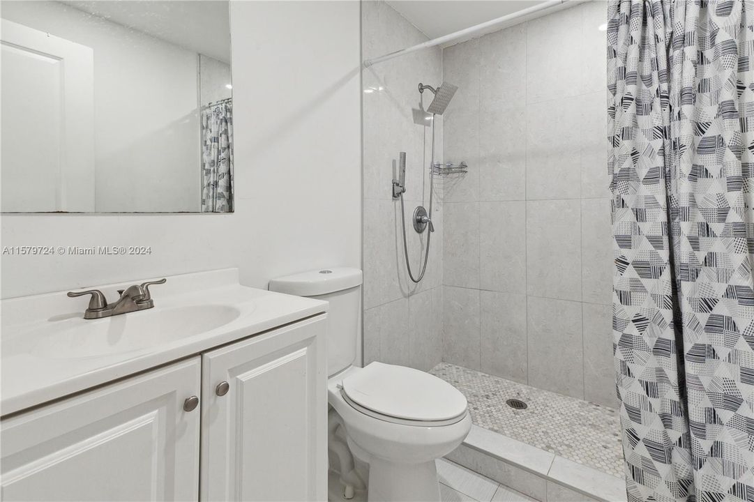 For Sale: $625,000 (2 beds, 1 baths, 2162 Square Feet)