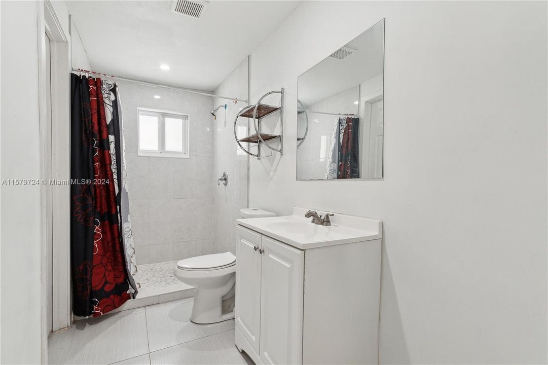 待售: $625,000 (2 贝兹, 1 浴室, 2162 平方英尺)