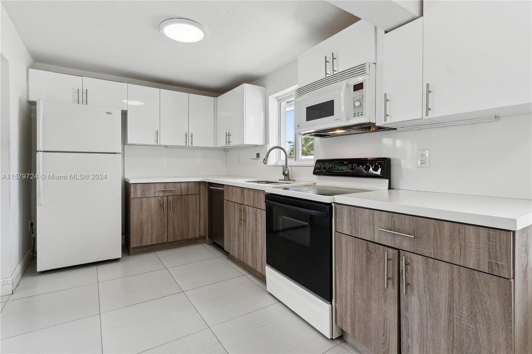 For Sale: $625,000 (2 beds, 1 baths, 2162 Square Feet)