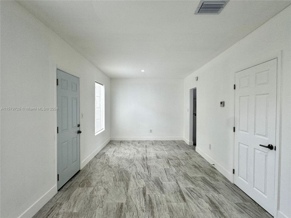 For Rent: $1,900 (1 beds, 1 baths, 675 Square Feet)