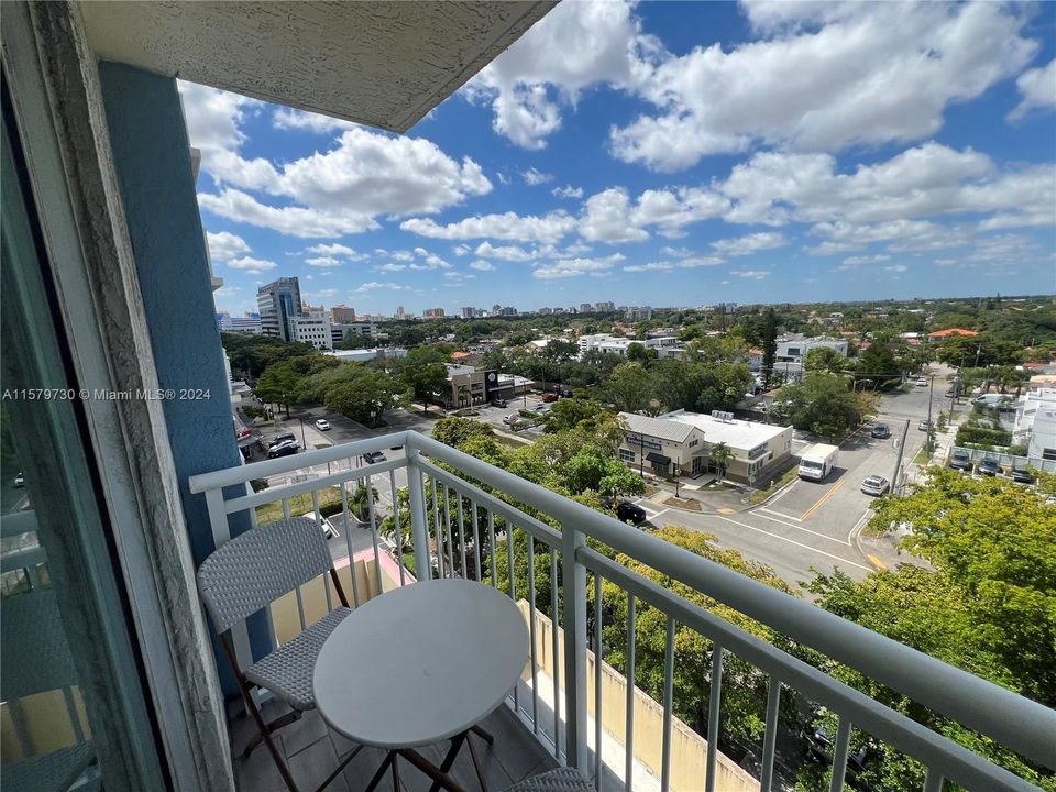 For Sale: $370,000 (1 beds, 1 baths, 785 Square Feet)