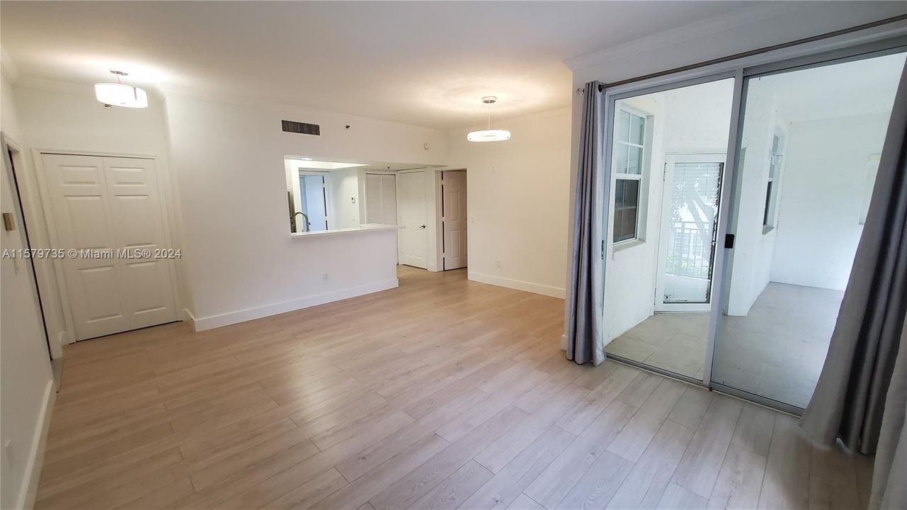 For Rent: $2,615 (1 beds, 1 baths, 845 Square Feet)