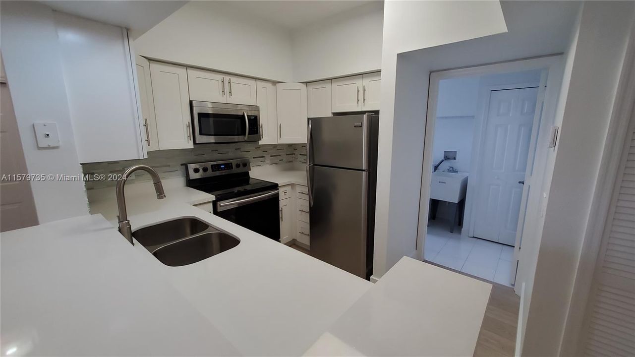 For Rent: $2,615 (1 beds, 1 baths, 845 Square Feet)