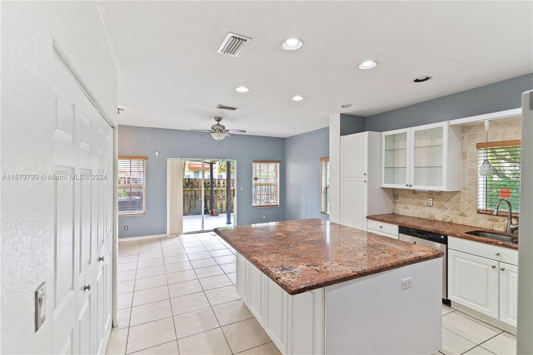 Active With Contract: $355,000 (3 beds, 2 baths, 1644 Square Feet)