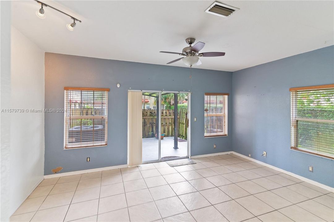 Active With Contract: $355,000 (3 beds, 2 baths, 1644 Square Feet)
