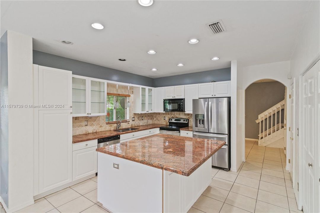 Recently Sold: $355,000 (3 beds, 2 baths, 1644 Square Feet)