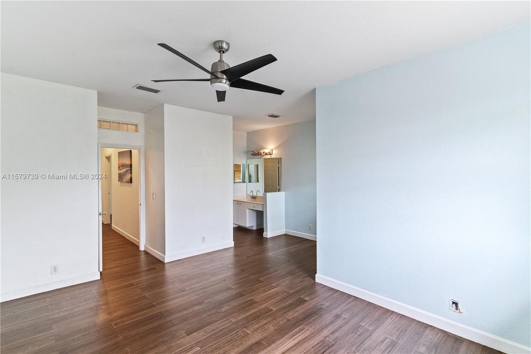 Active With Contract: $355,000 (3 beds, 2 baths, 1644 Square Feet)