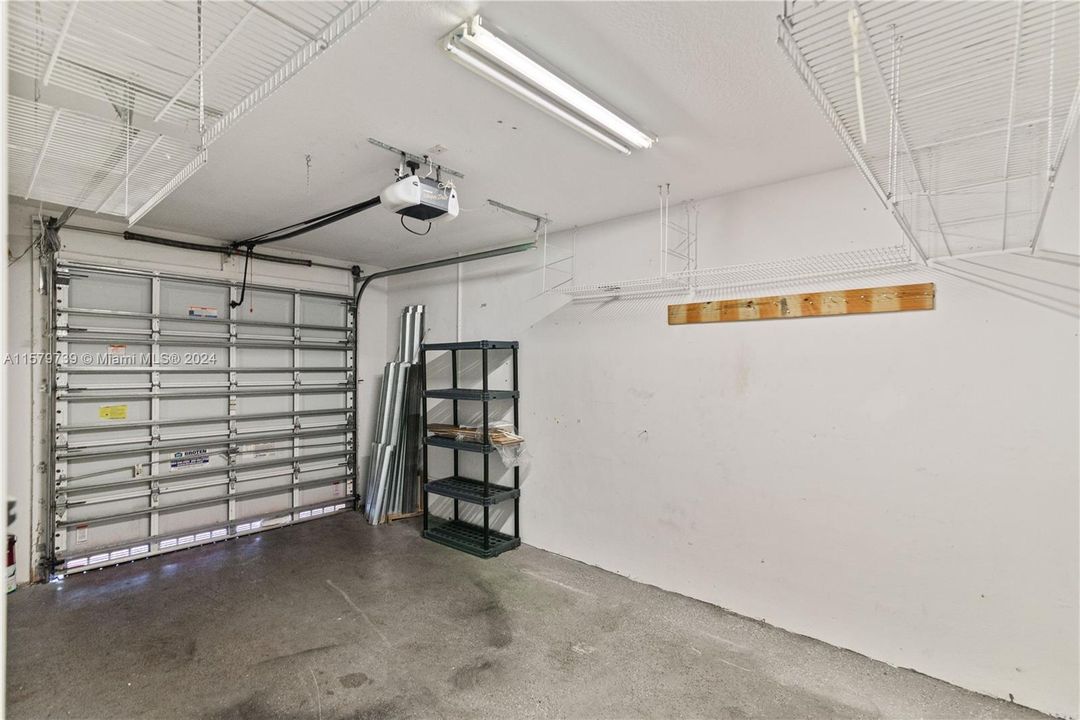 Recently Sold: $355,000 (3 beds, 2 baths, 1644 Square Feet)