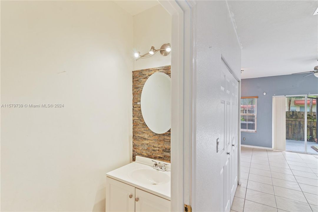 Recently Sold: $355,000 (3 beds, 2 baths, 1644 Square Feet)