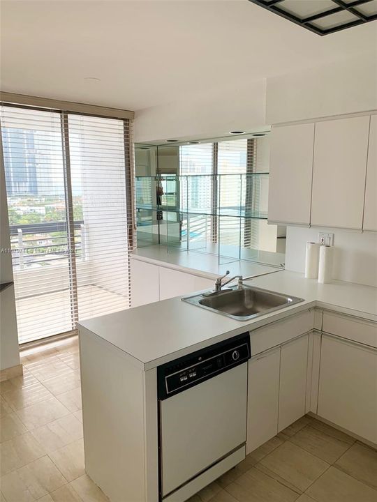 For Sale: $391,000 (1 beds, 1 baths, 1083 Square Feet)