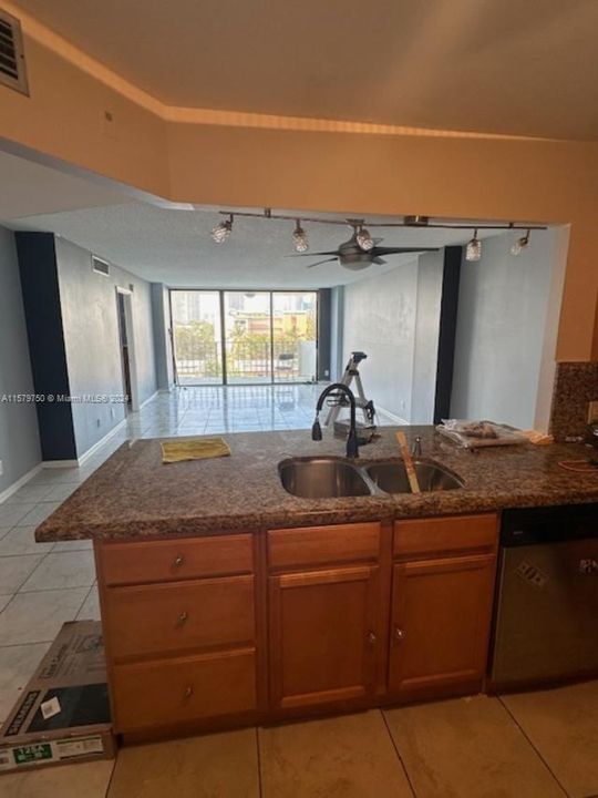 For Rent: $2,300 (2 beds, 2 baths, 1110 Square Feet)