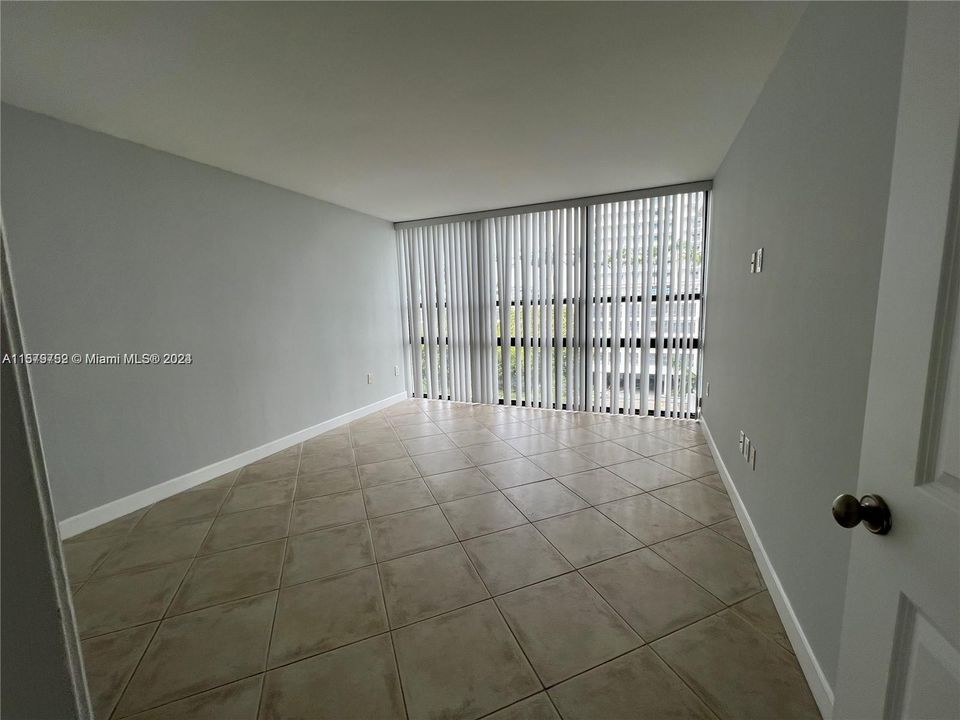 For Sale: $419,000 (1 beds, 1 baths, 757 Square Feet)