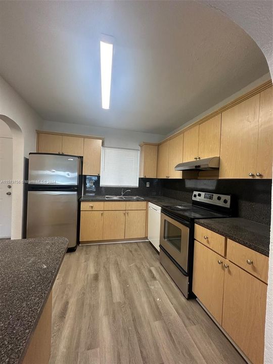 For Rent: $2,190 (2 beds, 2 baths, 932 Square Feet)
