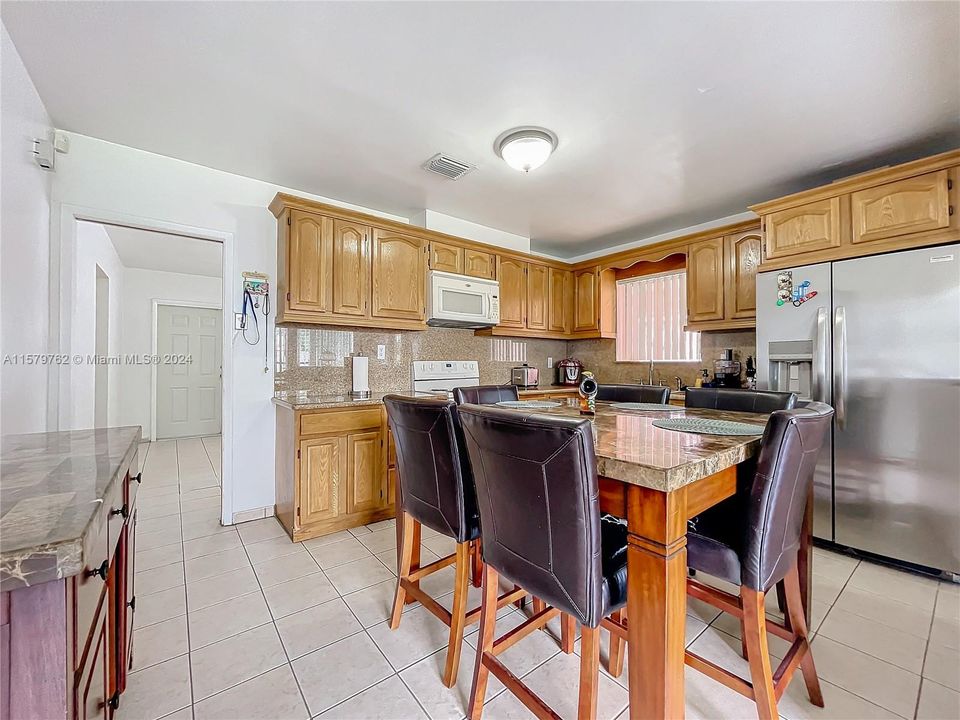For Sale: $515,000 (2 beds, 1 baths, 1080 Square Feet)