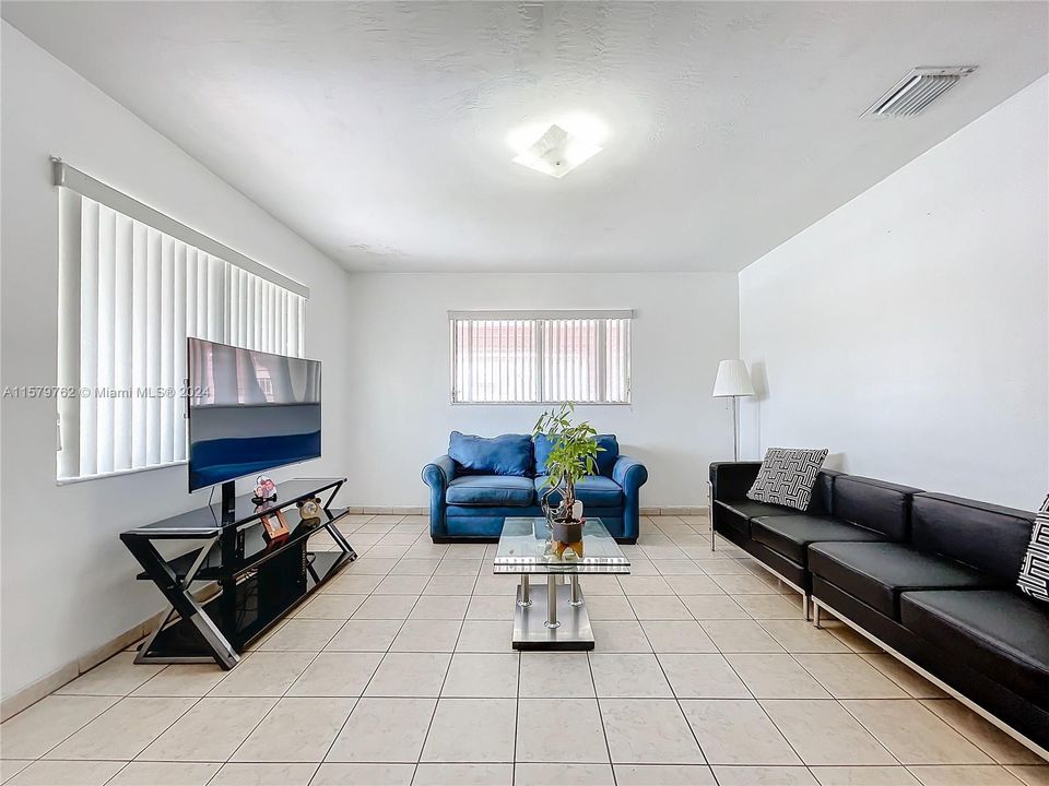 Active With Contract: $515,000 (2 beds, 1 baths, 1080 Square Feet)