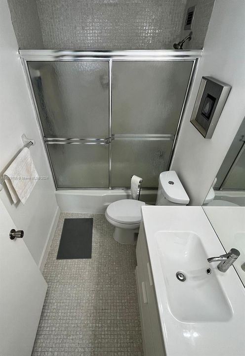 For Sale: $720,000 (1 beds, 1 baths, 910 Square Feet)