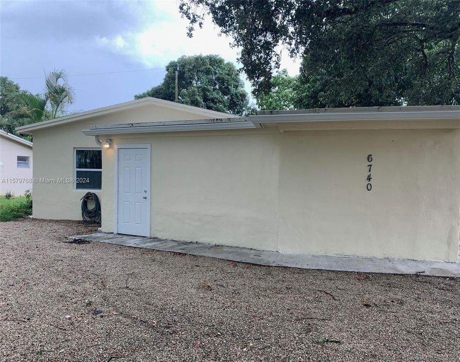 For Rent: $1,500 (0 beds, 1 baths, 620 Square Feet)