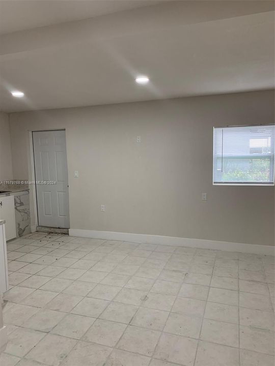For Rent: $1,500 (0 beds, 1 baths, 620 Square Feet)