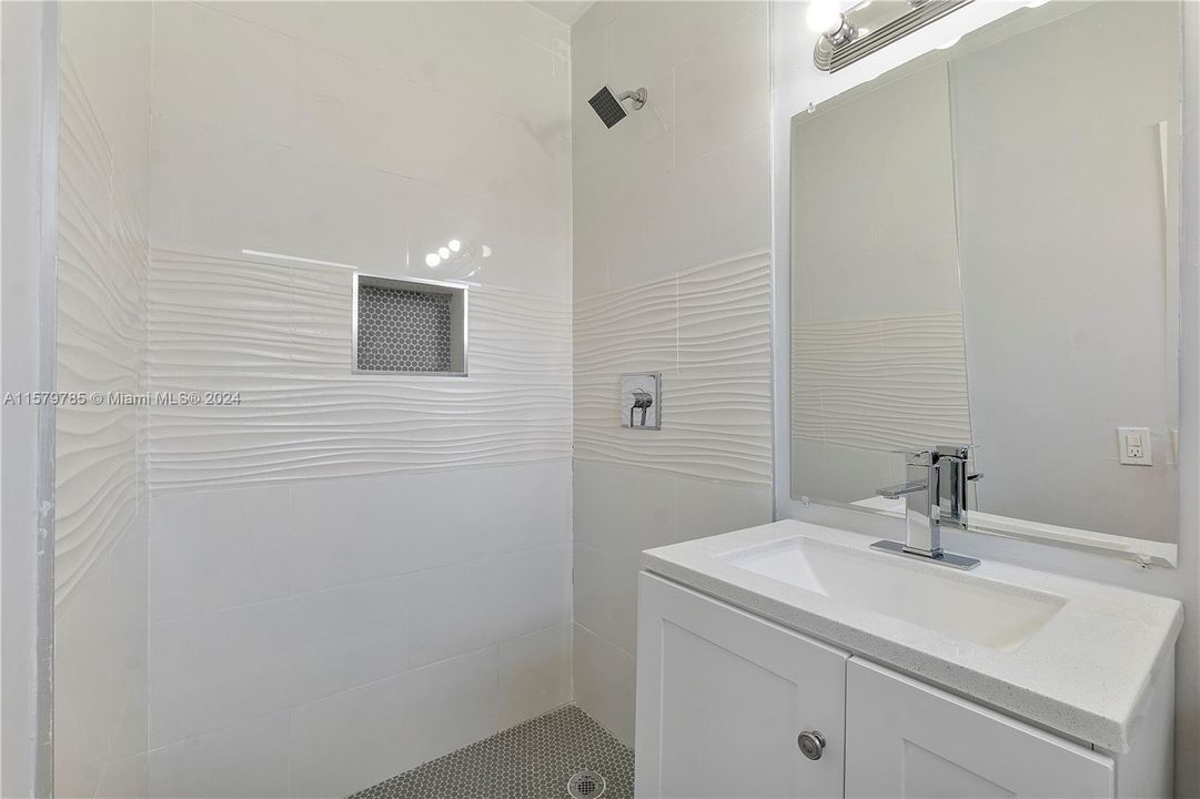 待售: $699,900 (4 贝兹, 3 浴室, 1843 平方英尺)