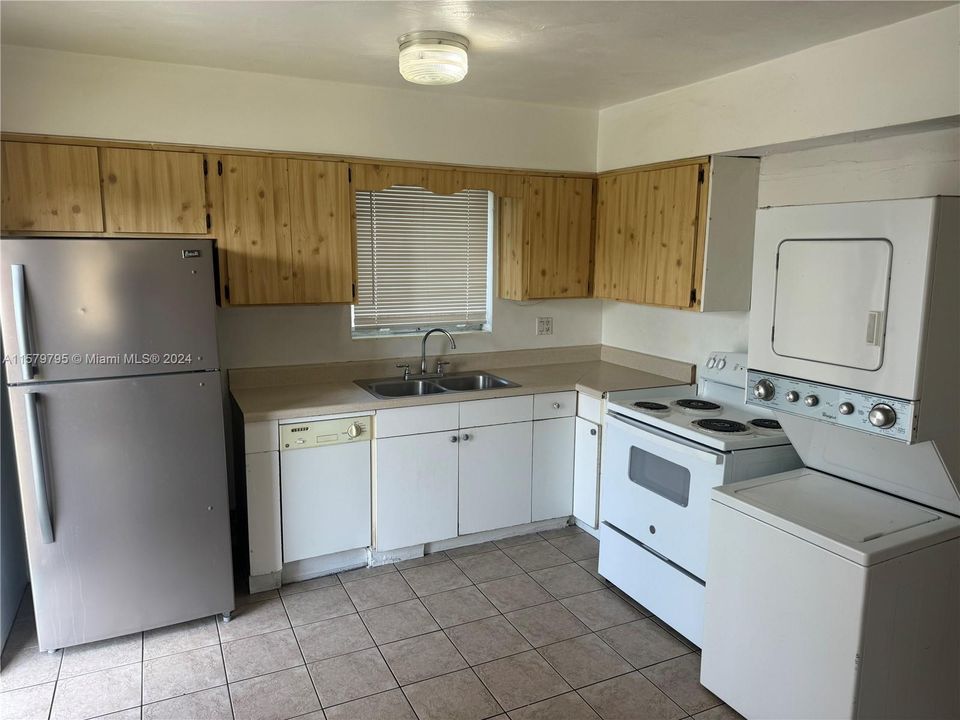 Recently Rented: $1,499 (1 beds, 1 baths, 650 Square Feet)