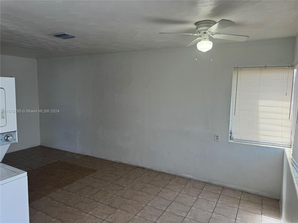Recently Rented: $1,499 (1 beds, 1 baths, 650 Square Feet)