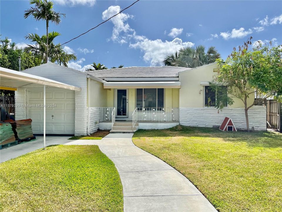 Active With Contract: $1,590,000 (3 beds, 2 baths, 1546 Square Feet)