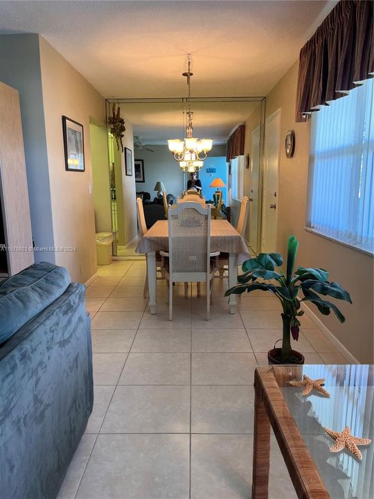 For Sale: $335,000 (2 beds, 1 baths, 871 Square Feet)