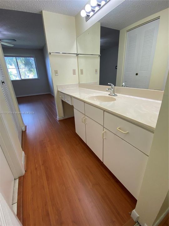 Recently Rented: $1,650 (1 beds, 1 baths, 700 Square Feet)