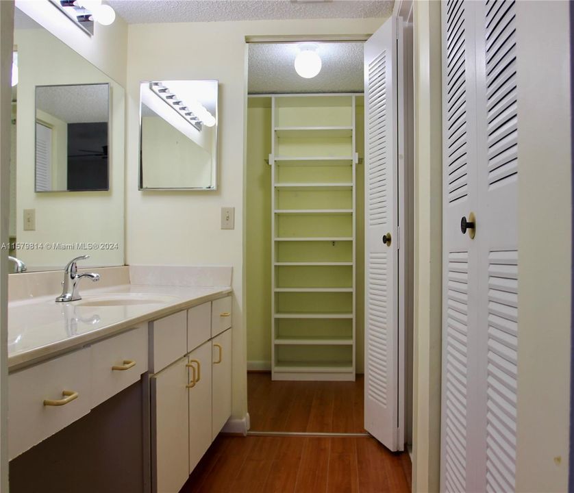 Recently Rented: $1,650 (1 beds, 1 baths, 700 Square Feet)