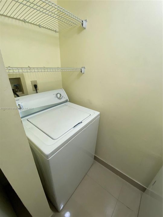 Recently Rented: $1,650 (1 beds, 1 baths, 700 Square Feet)