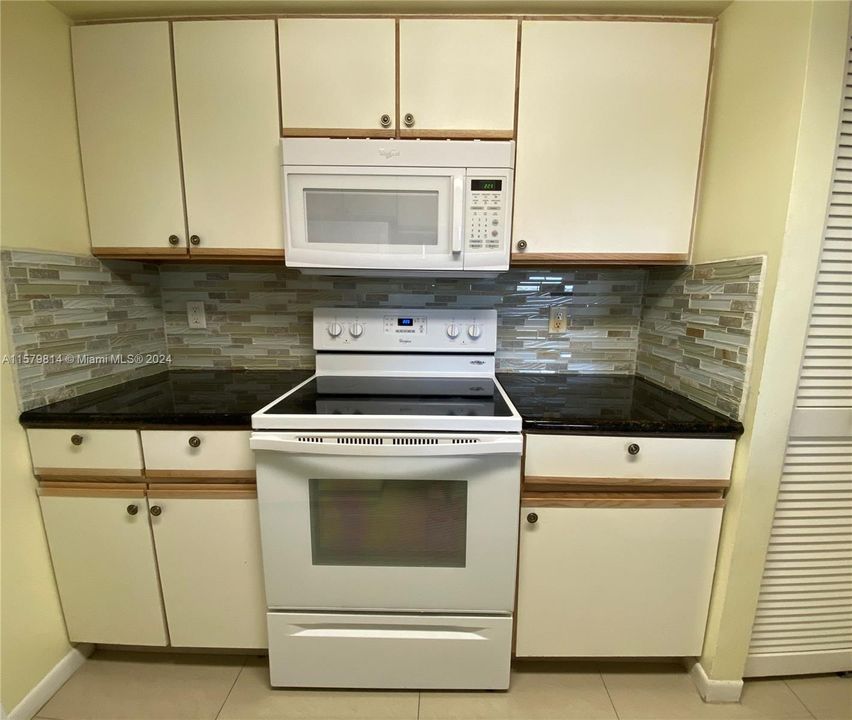 Recently Rented: $1,650 (1 beds, 1 baths, 700 Square Feet)