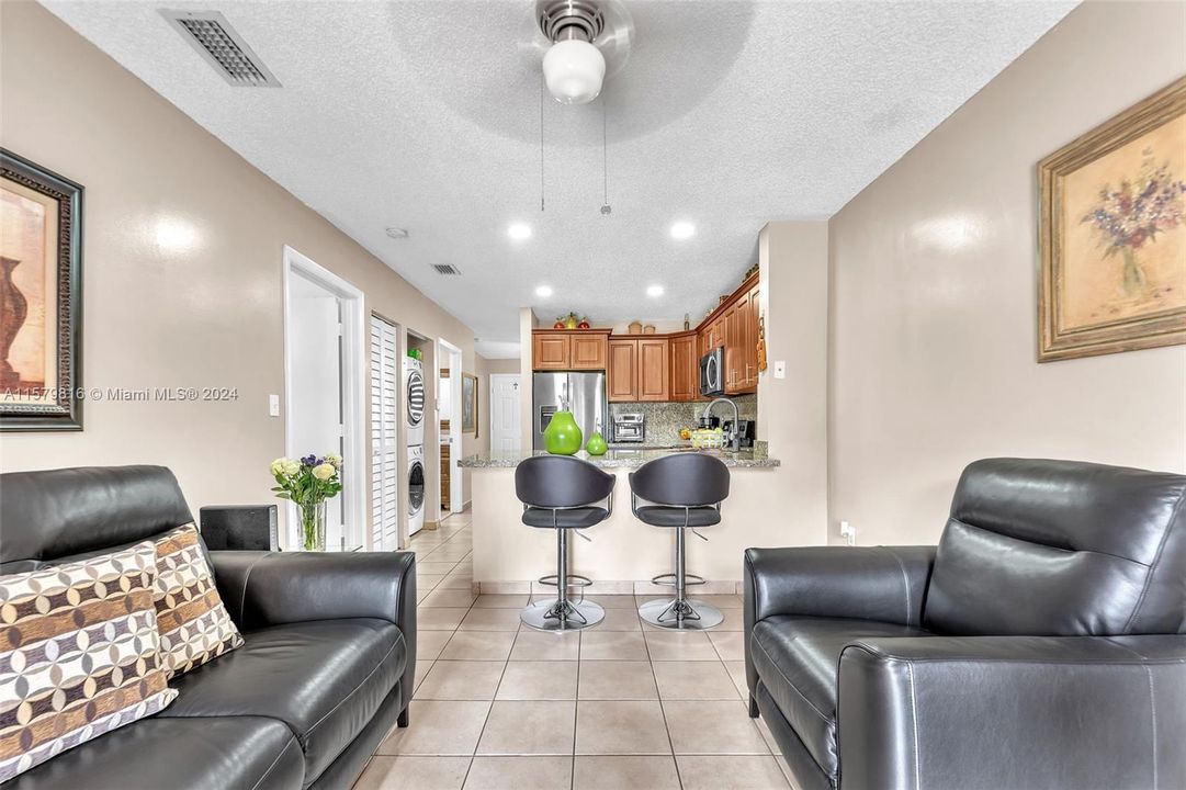 Active With Contract: $318,900 (2 beds, 2 baths, 900 Square Feet)