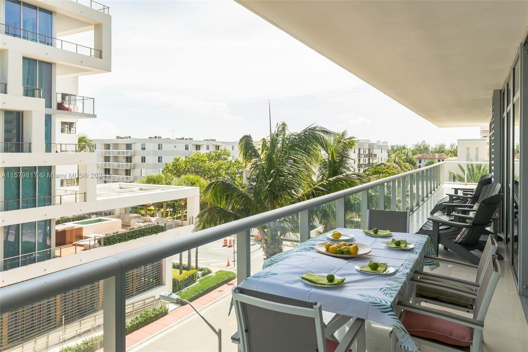 Outdoor Dining & Lounging on the 700+ SFT Balcony