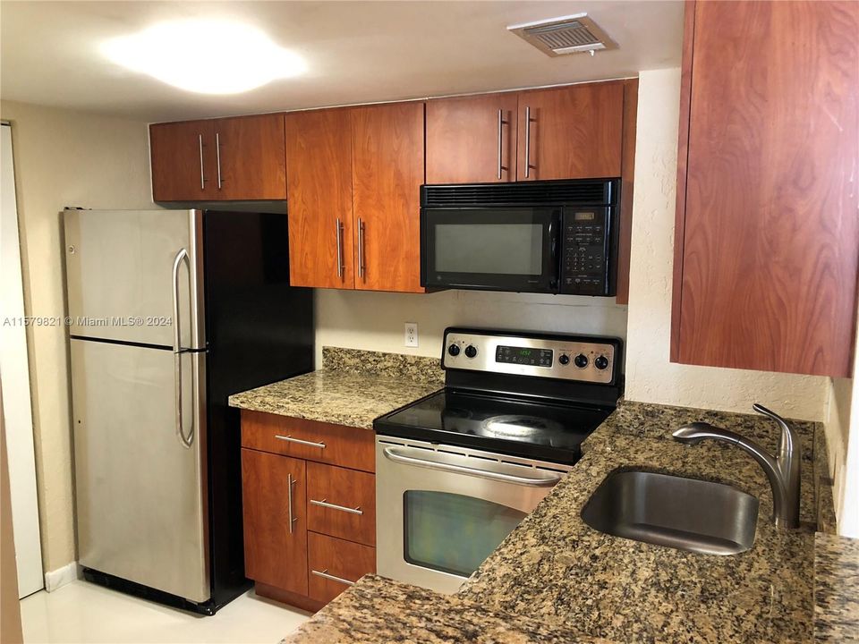 For Rent: $3,000 (1 beds, 1 baths, 682 Square Feet)