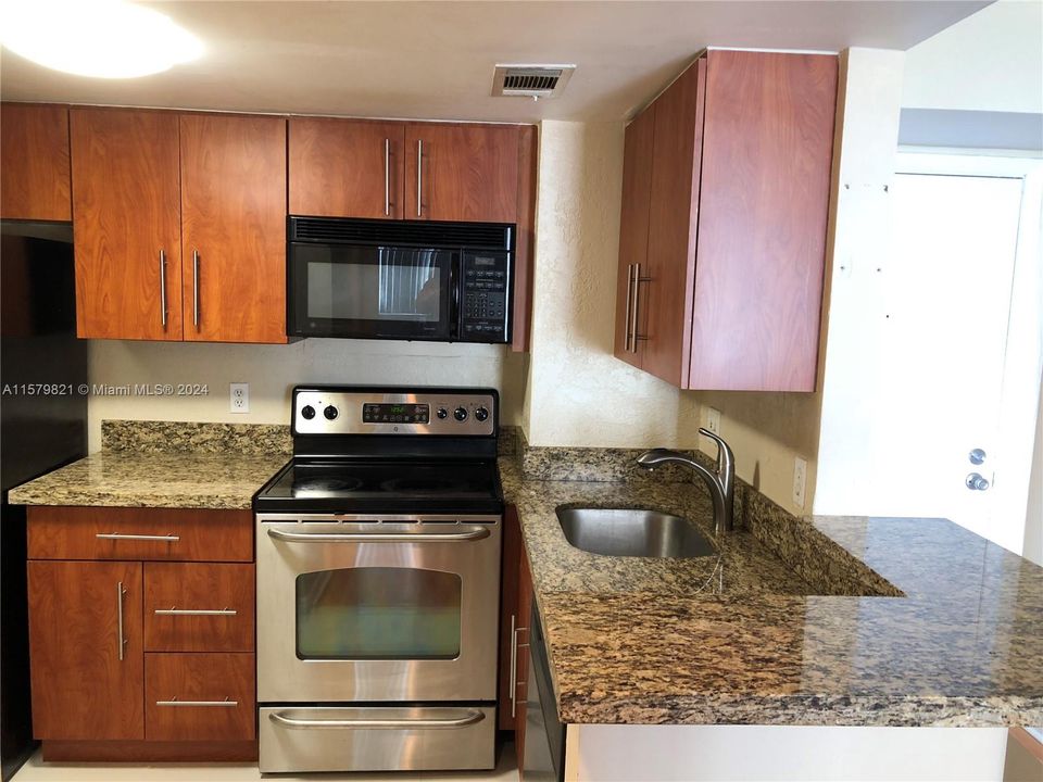 For Rent: $3,000 (1 beds, 1 baths, 682 Square Feet)