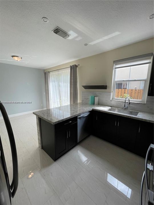 Active With Contract: $3,100 (2 beds, 2 baths, 1491 Square Feet)