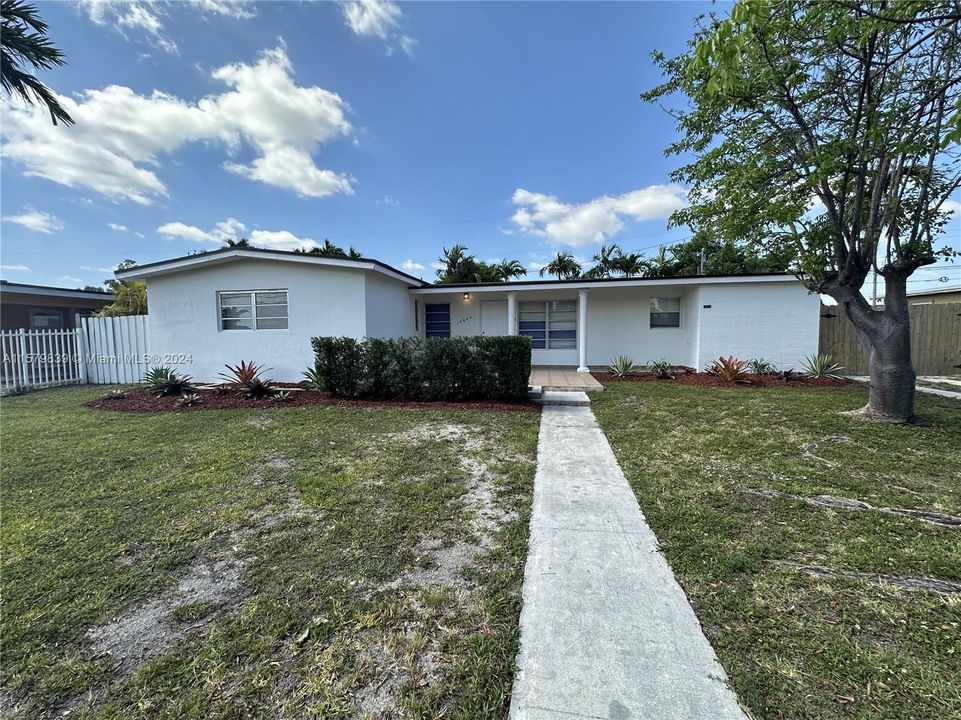 Active With Contract: $635,000 (4 beds, 2 baths, 1576 Square Feet)