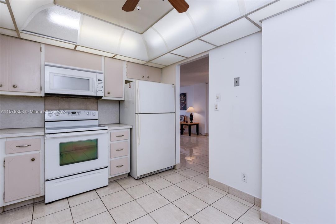 For Sale: $410,000 (2 beds, 2 baths, 1218 Square Feet)