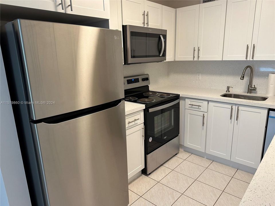 Active With Contract: $2,000 (2 beds, 2 baths, 1044 Square Feet)