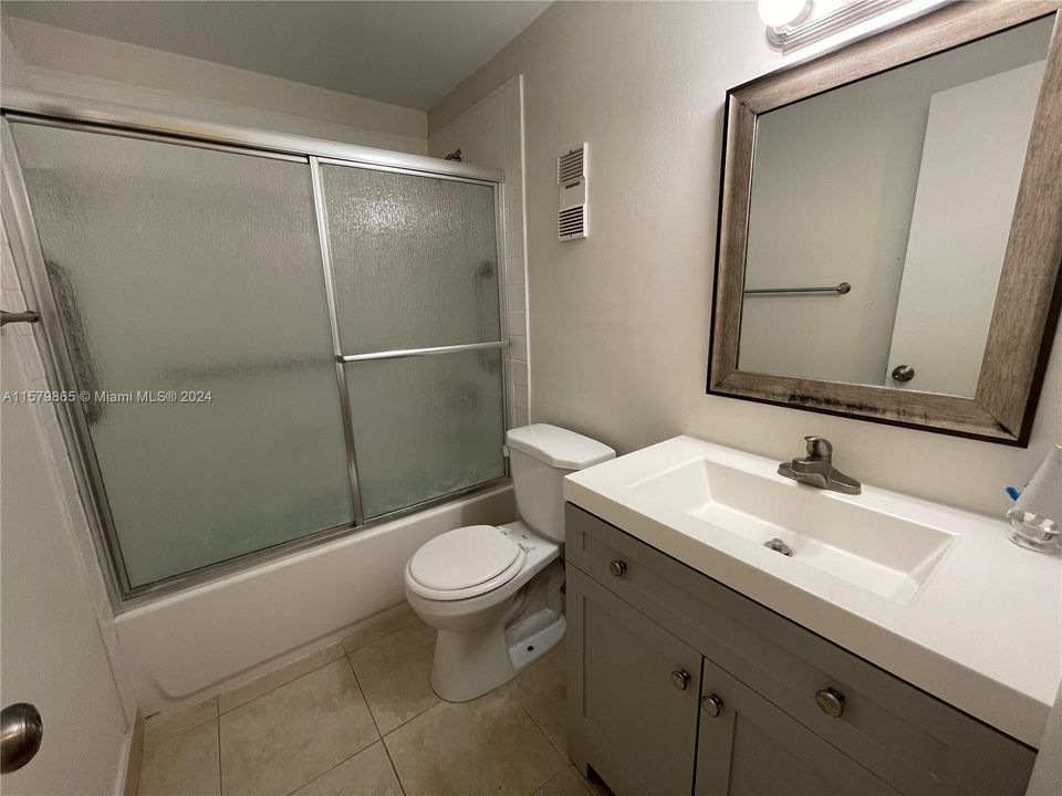Недавно арендовано: $2,350 (2 спален, 2 ванн, 1086 Квадратных фут)