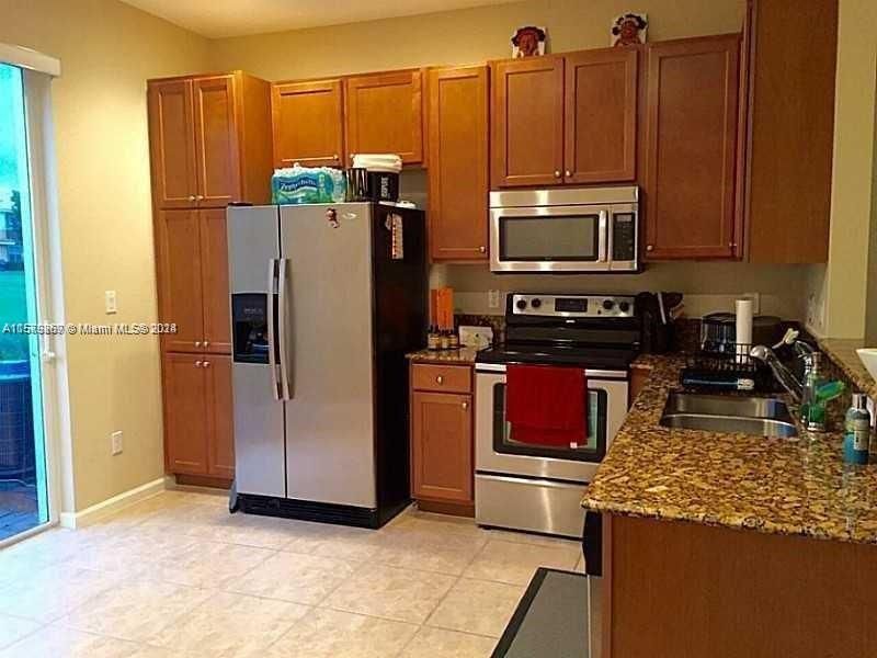 For Rent: $3,100 (3 beds, 3 baths, 1560 Square Feet)
