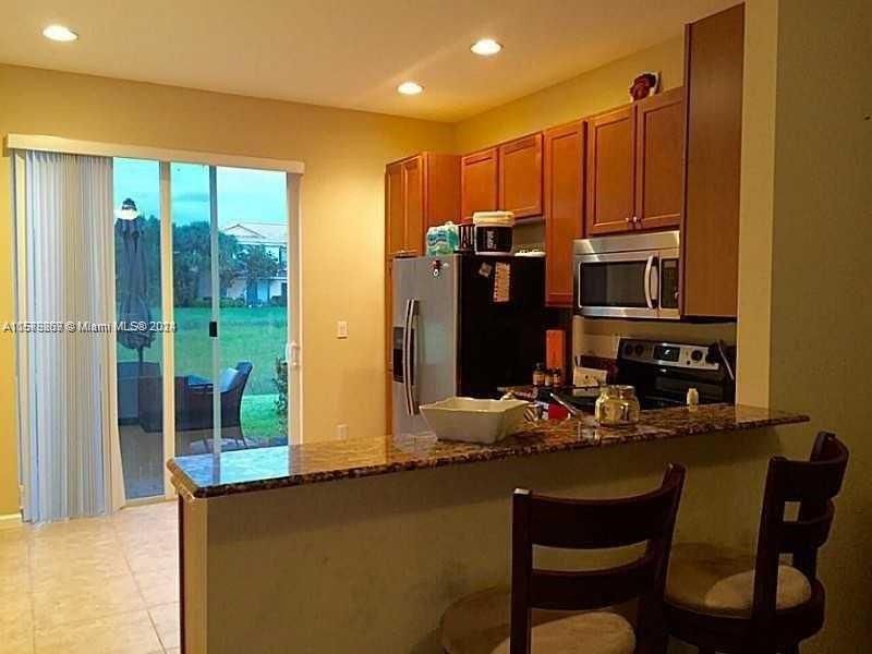 For Rent: $3,100 (3 beds, 3 baths, 1560 Square Feet)