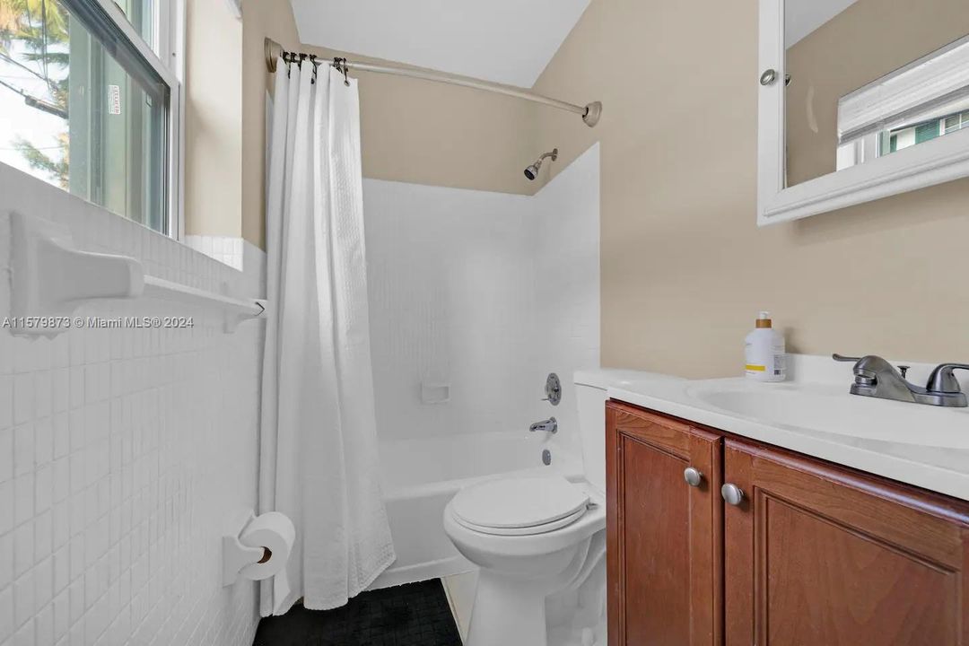 For Rent: $2,750 (2 beds, 1 baths, 3151 Square Feet)