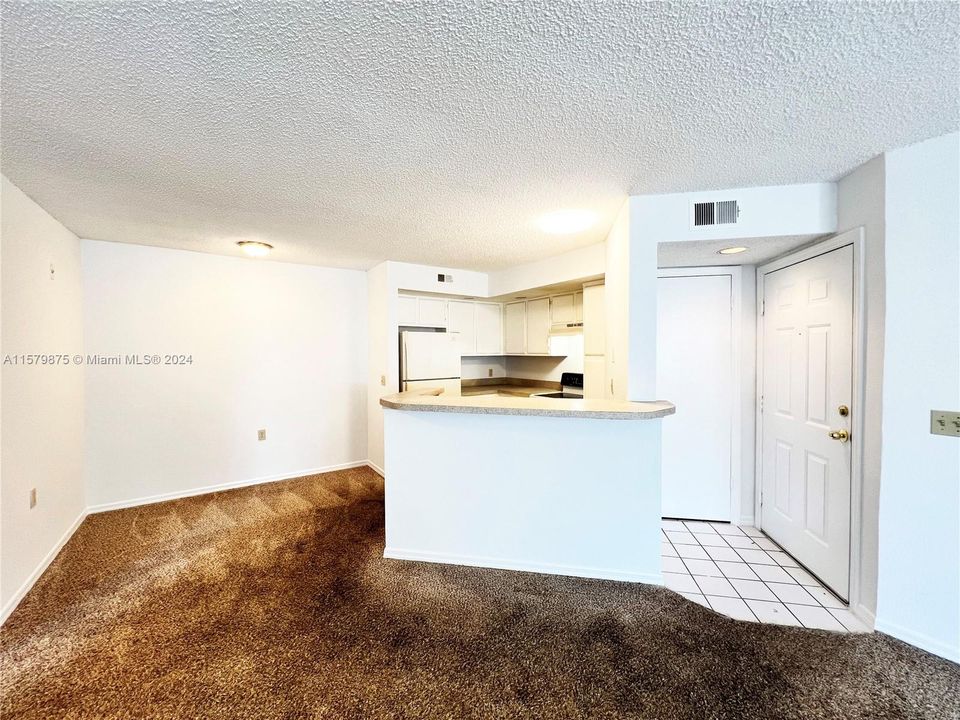 Recently Rented: $1,650 (1 beds, 1 baths, 726 Square Feet)